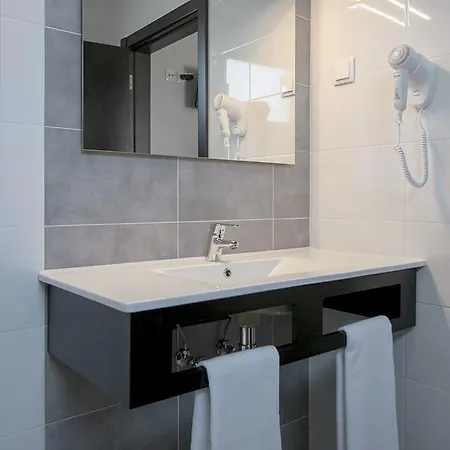 Vale De - מלון דירות 4*